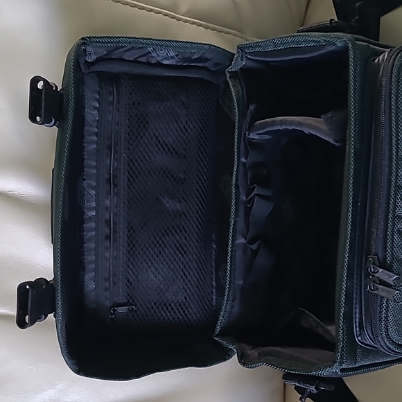 Carrying case - Picture 2 of 4